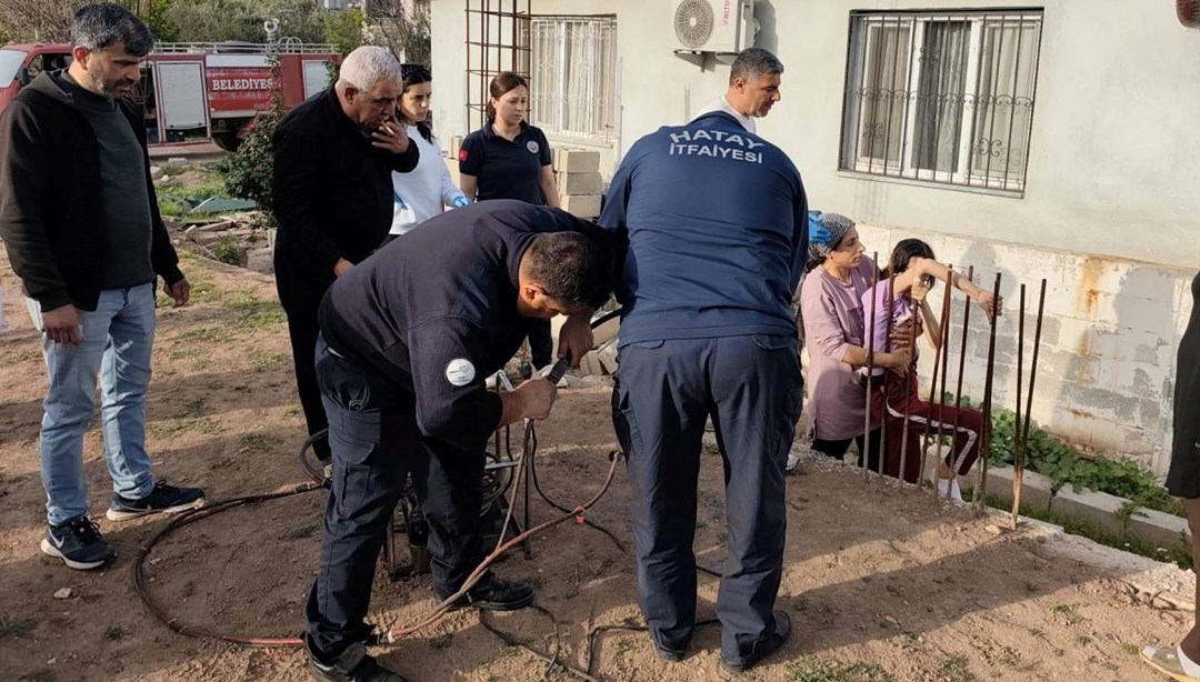 Koluna inşaat demiri saplanandı, itfaiye tarafından kurtarıldı – Son Dakika Türkiye Haberleri