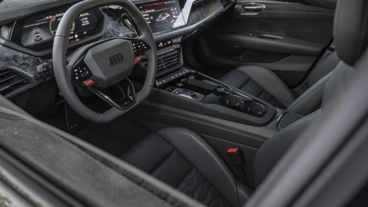 Audi, şimdiye kadarki en güçlü elektrikli aracını tanıttı!