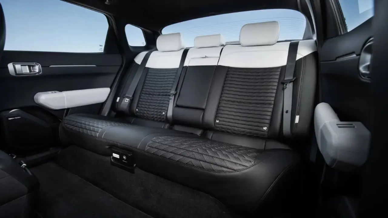 Kia, yeni elektrikli sedanı EV4’ü tanıttı! İşte özellikleri