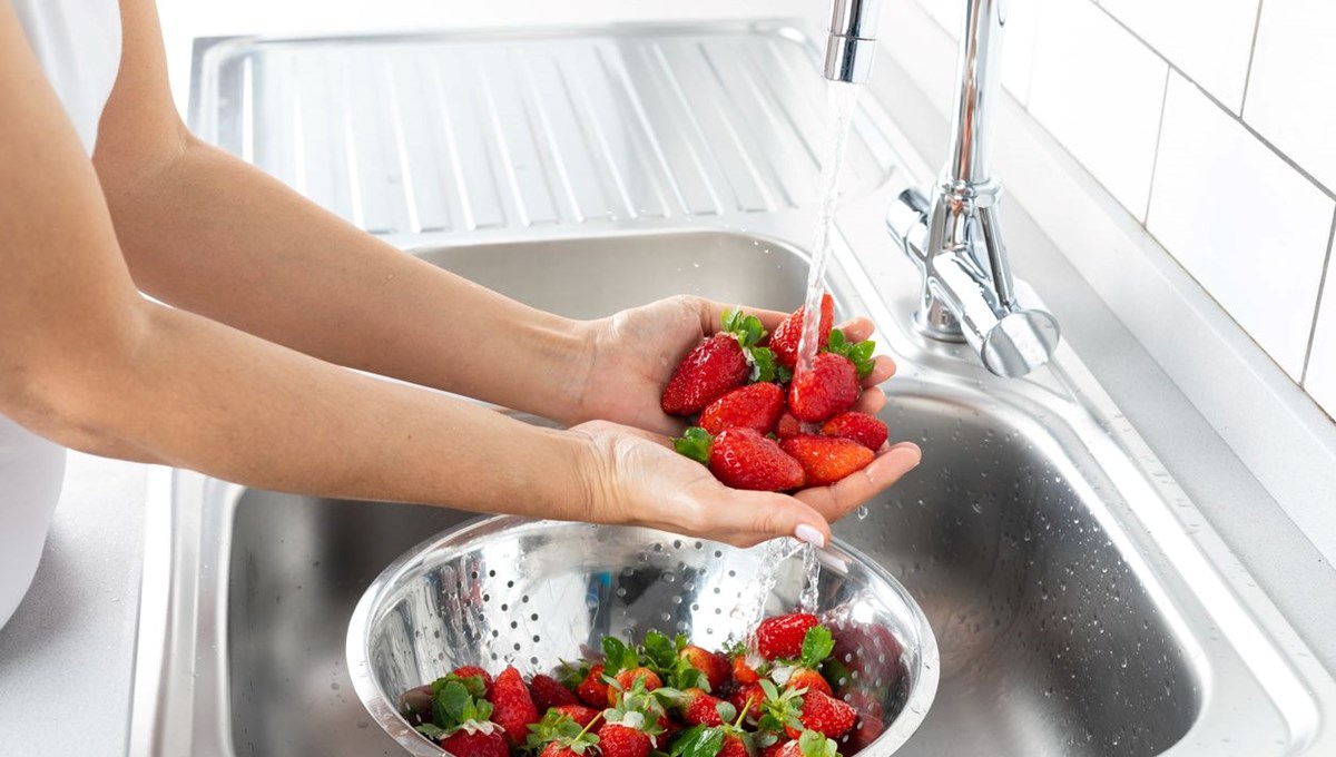 Meyveleri doğru yıkıyor musunuz? Hayati önem taşıyor