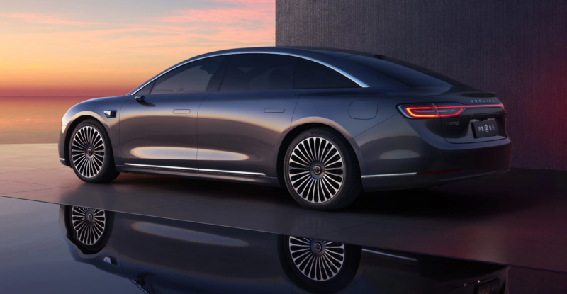 Huawei’den bir araba daha! İşte ilk station wagonu Stelato S9T