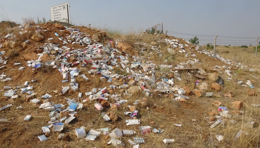 Yol kenarında çok sayıda kullanılmamış ilaç kutusu bulundu – Son Dakika Türkiye Haberleri