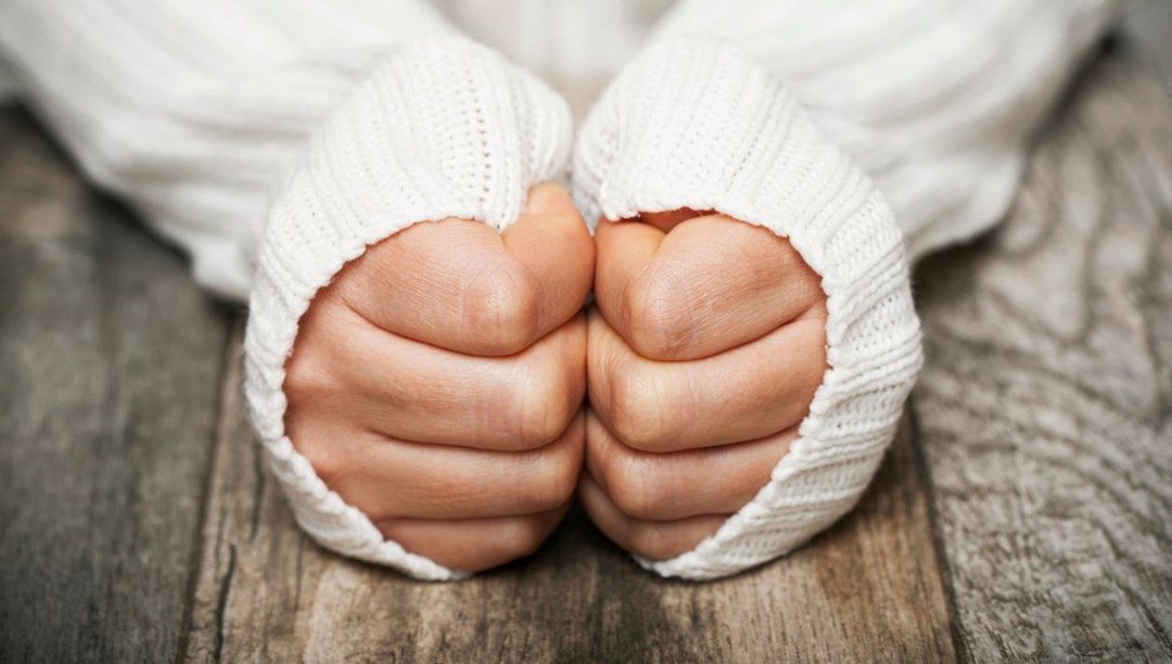 Elleriniz sürekli soğuk mu: Meğer bu hastalığın habercisiymiş