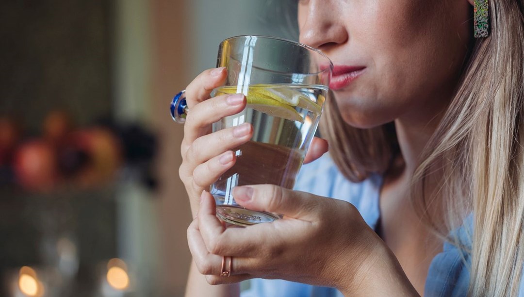 Harvardlı uzman açıkladı: Limonlu su gerçekten sağlığa faydalı mı? – Son Dakika Dünya Haberleri