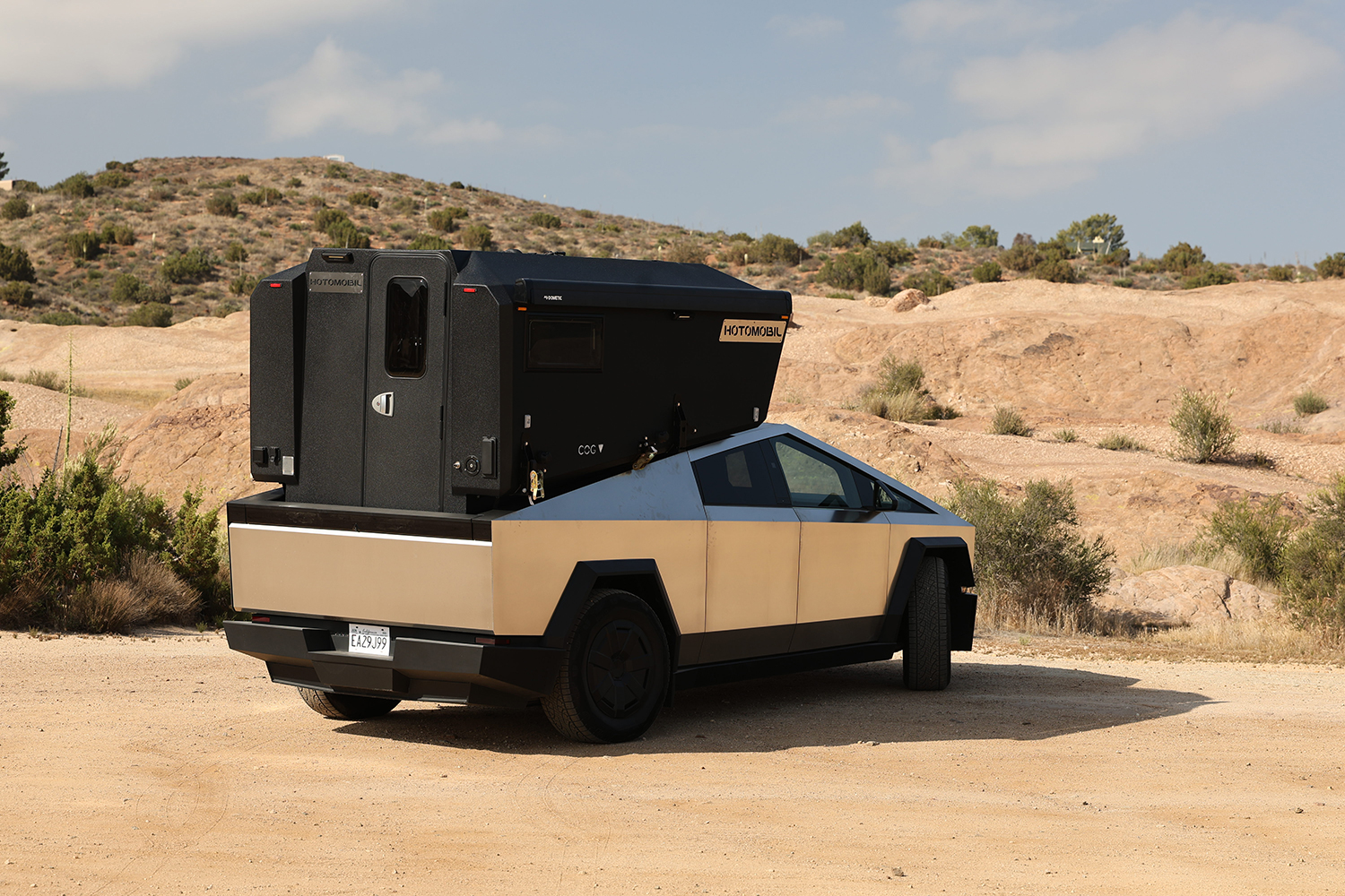 Tesla Cybertruck Cyberglad ile karavan oluyor!