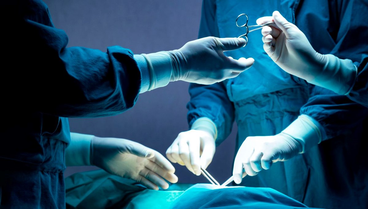 Çocuk isteğiyle doktora gitmişti: Karnından 2 kilo 700 gram kitle çıktı