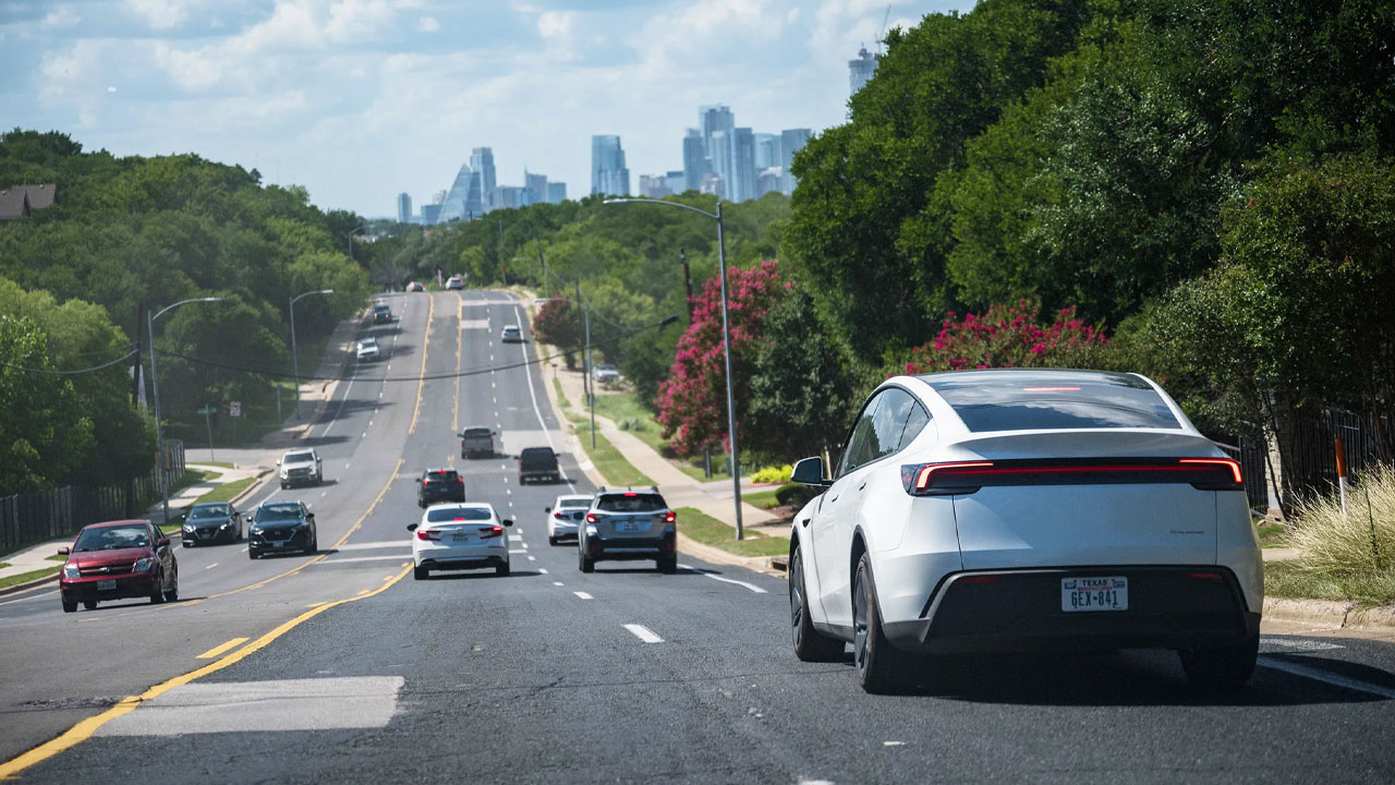 Tesla Robotaxi hizmetinde 3 kazayı gizledi!