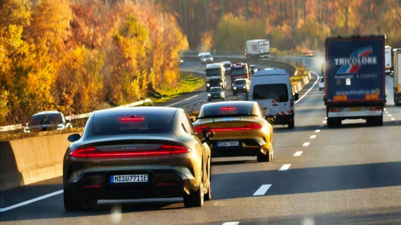 Xiaomi Başkanı SU7 Ultra’yı Almanya Otobanında Test Etti!