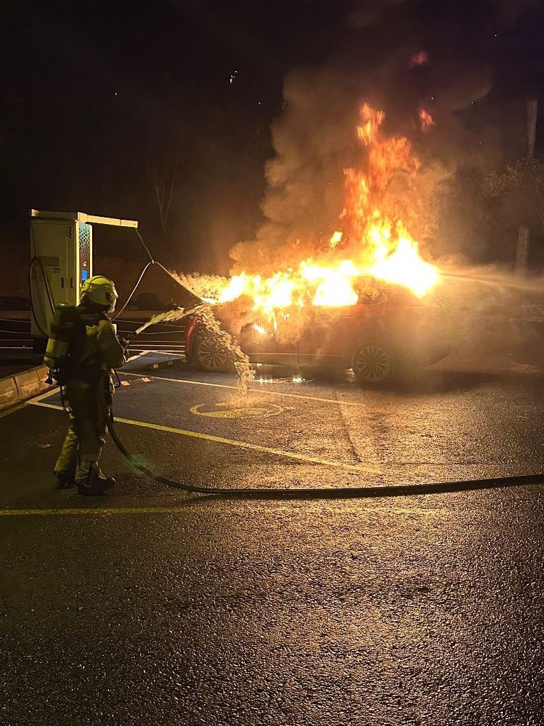 Togg T10X Sarıyer’de şarj sırasında yandı!