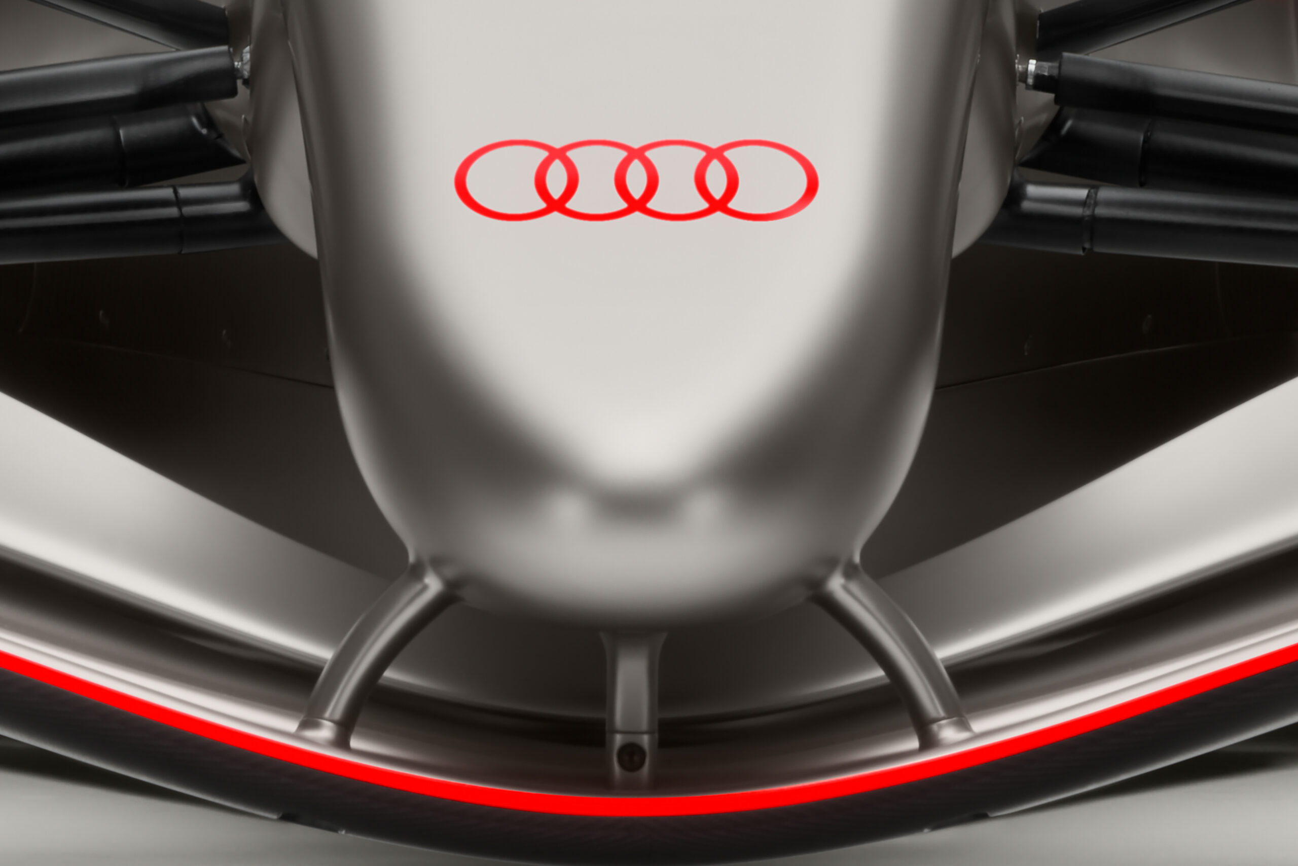 Audi F1 Aracı 2026 İlk Kez Çalıştı! F1’e Geri Sayım