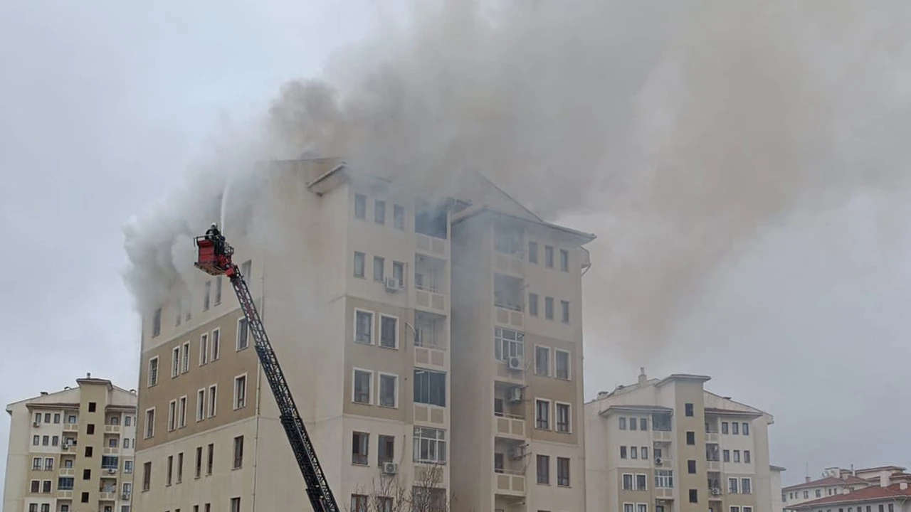Kardelen Mahallesi’nde Yangın Paniği: Çok Sayıda Kişi Mahsur Kaldı