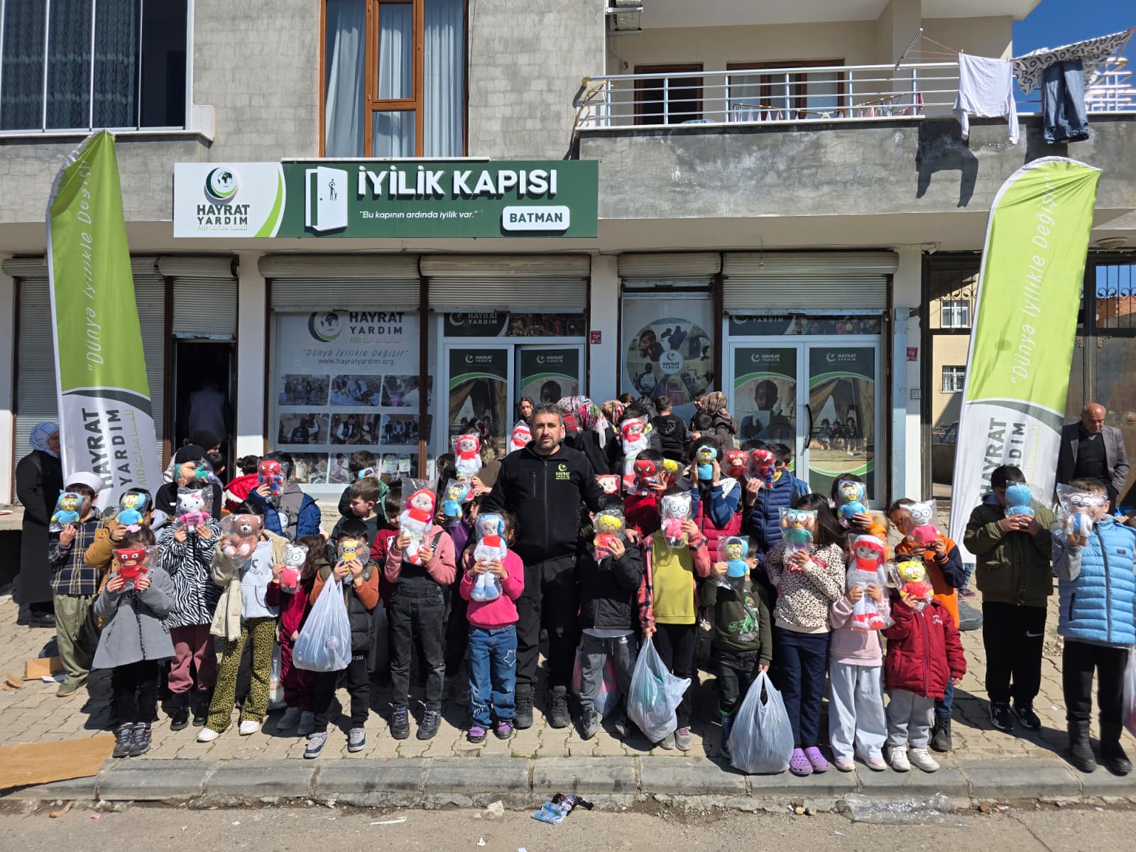 Batman’da 360 Yetim Çocuğa Bayram Sevinci Yaşatıldı