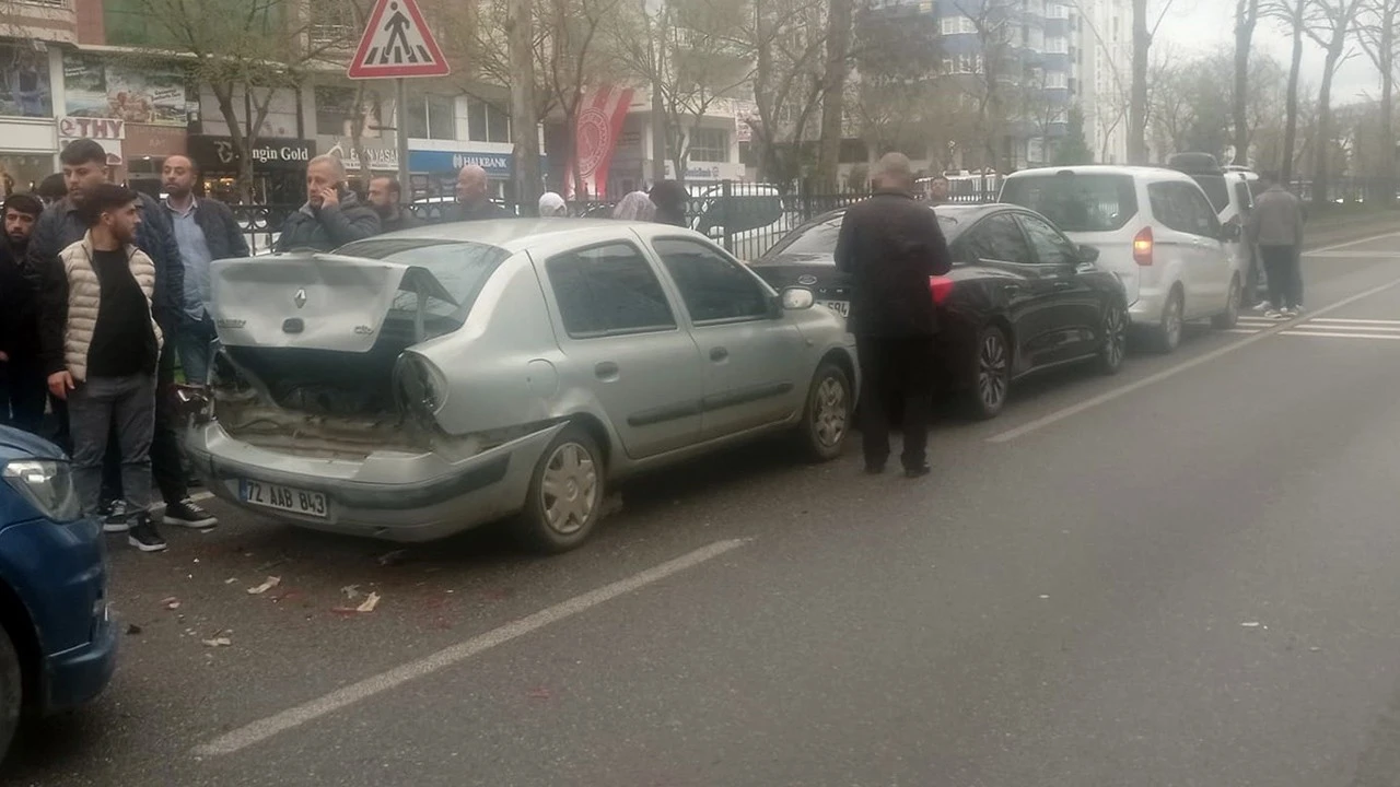 Batman’da Zincirleme Trafik Kazası: 7 Araç Birbiriyle Çarpıştı
