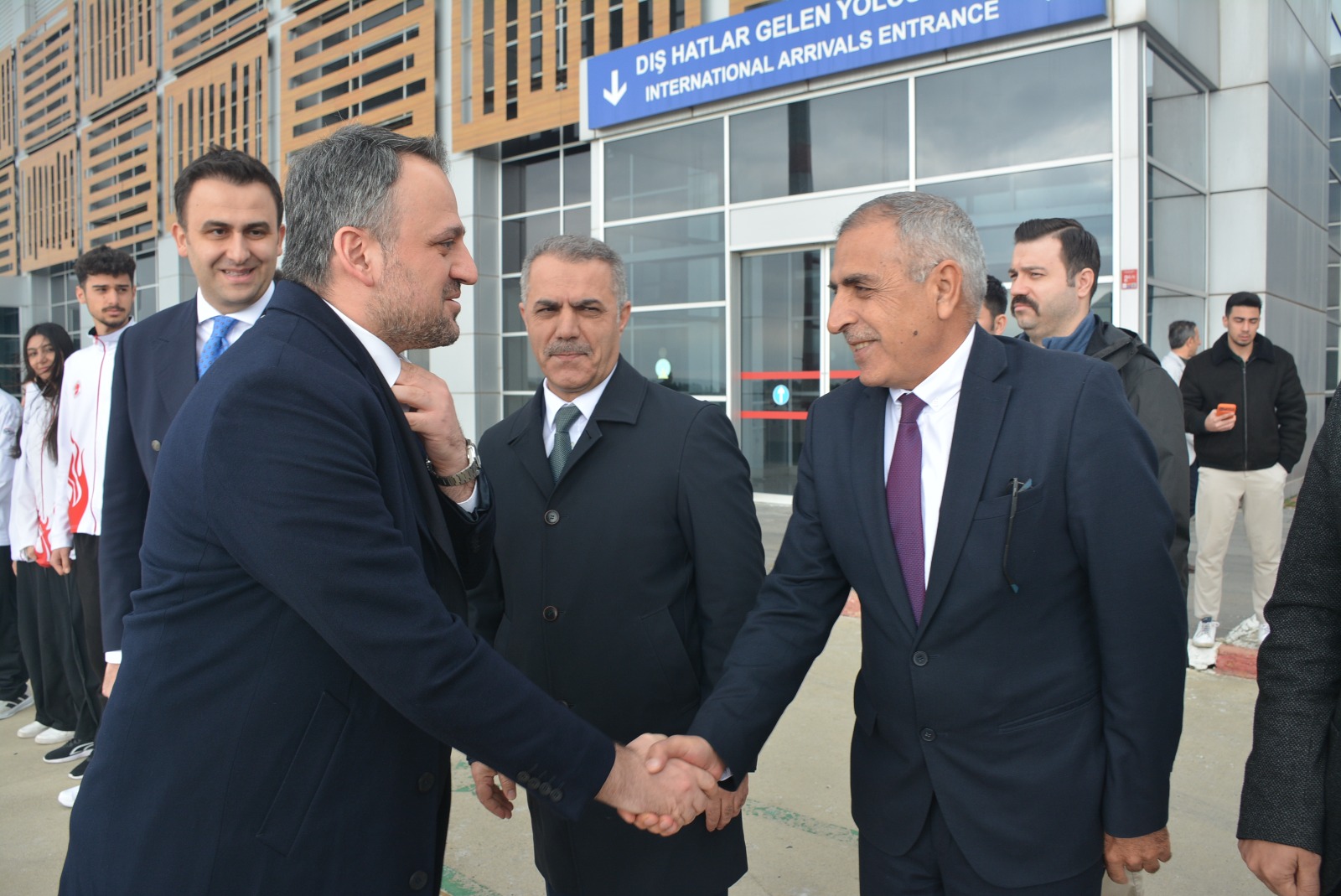 Dr. Enes Eminoğlu Batman’da Gençlerle Buluştu ve Projeleri Anlattı