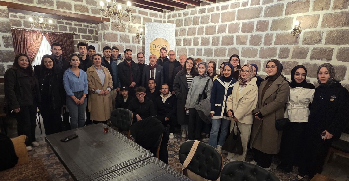 Batman Vakfı Öğrencilerle İftar Buluşması Gerçekleştirdi