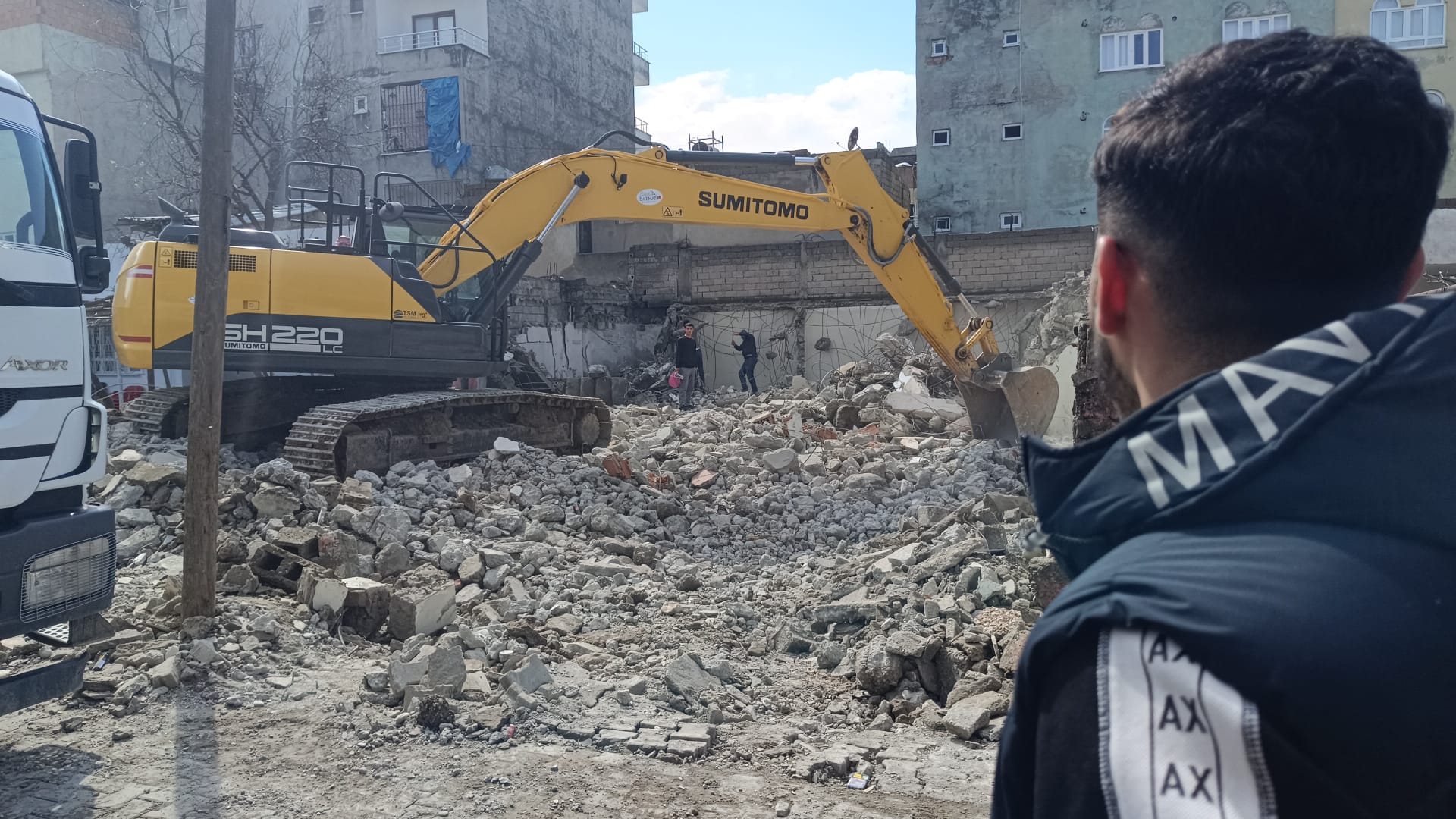 Batman’da Metruk Yapı Yıkımına Devam Ediliyor