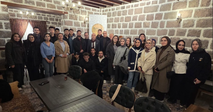 Batman Vakfı, Üniversite Öğrencileriyle İftar Programında Bir Araya Geldi