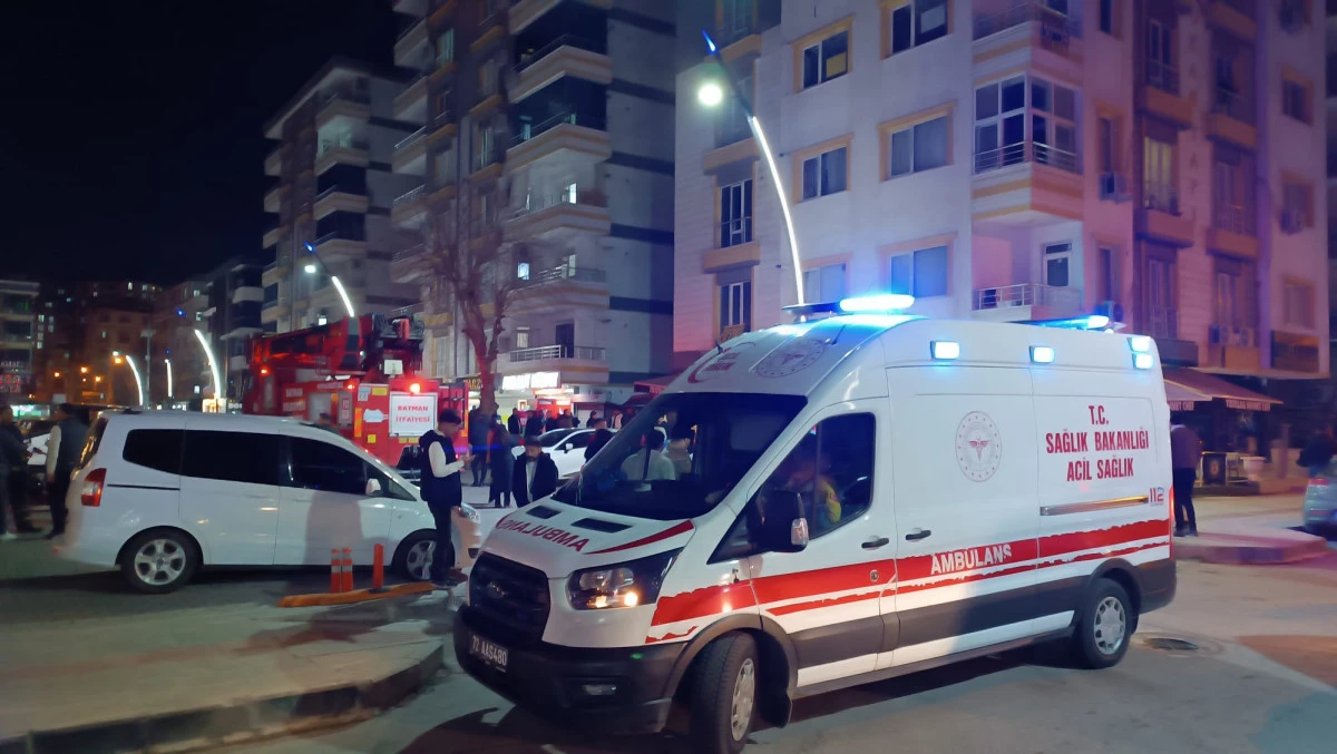 Batman’da Gece Yarısı Yangın Paniği: Apartman Alev Alev Yandı