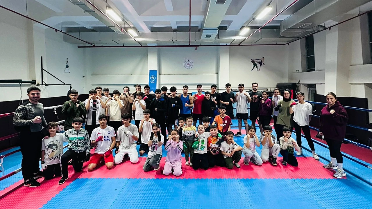 Batman’da Boks Heyecanı: 140 Sporcu Ringde Mücadele Ediyor