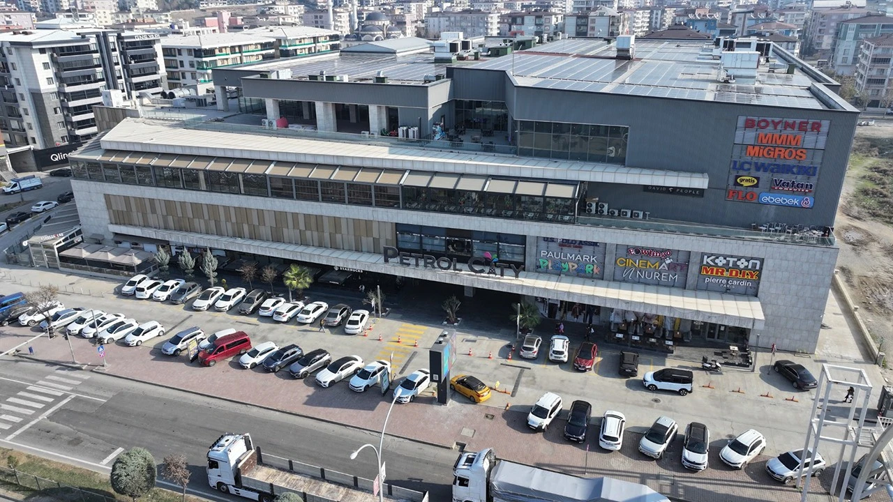 Batman Alışveriş Merkezine Yoğun İlgi: Ziyaretçi Sayısı Artıyor