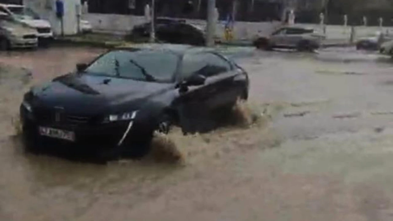 Batman’da Yağışlar Sürücülere Zor Anlar Yaşatıyor