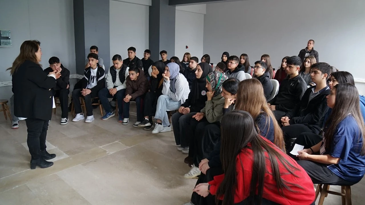 Batman’da Lise Öğrencilerine Biyoteknoloji Eğitimi Verildi