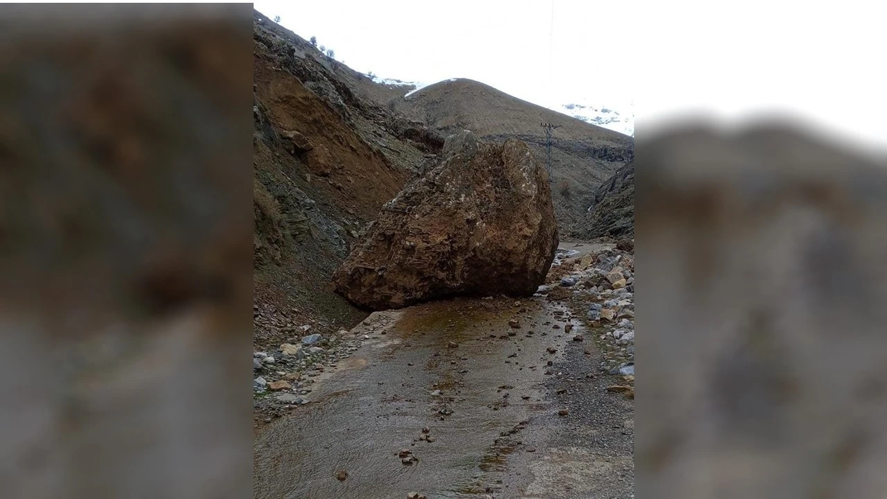 Sason’da Köylüler Yolun Açılmasını Bekliyor