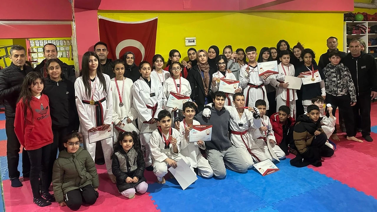 Batman’da Taekwondo Şampiyonası Gerçekleştirildi, Şampiyonlar Belli Oldu