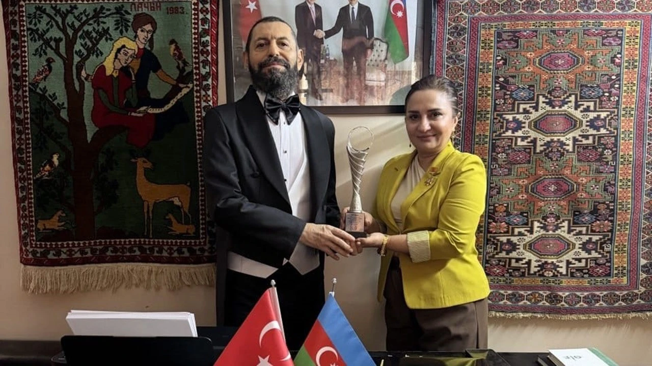 Akif Manaf’a Barış Sanatı Ödülü Verildi