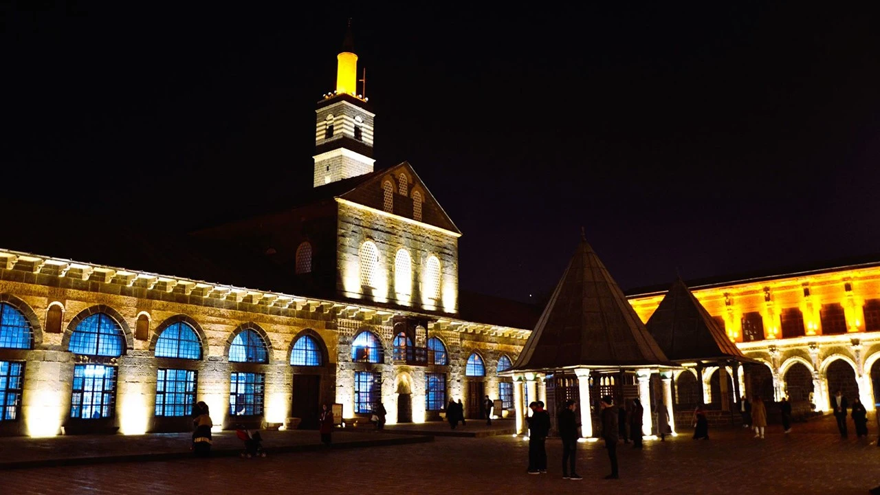Diyarbakır Ulu Camii’nde Modern Aydınlatma Yeniliği