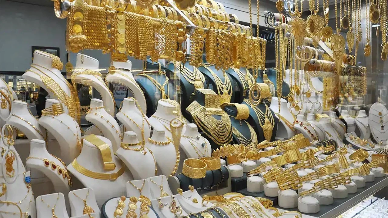 Altın Fiyatları Yeniden Yükselişe Geçti: Piyasalardaki Dalgalanma Devam Ediyor