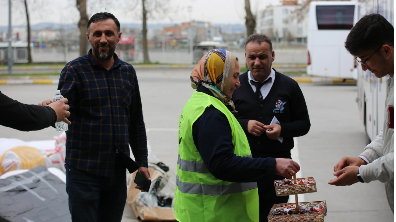 Batman’da Bayram Coşkusu: Yolculara Sıcak İkramlar Sunuldu
