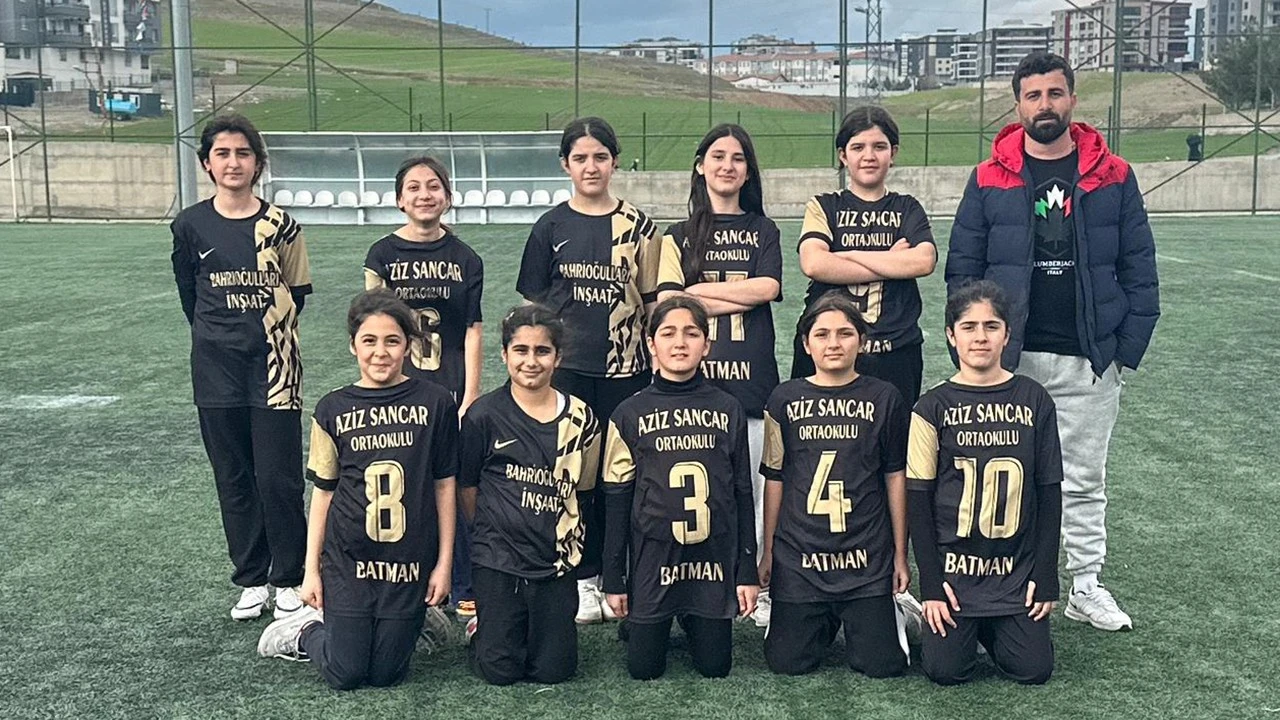 Softbol Küçükler İl Birinciliği’nde Aziz Sancar Rüzgarı