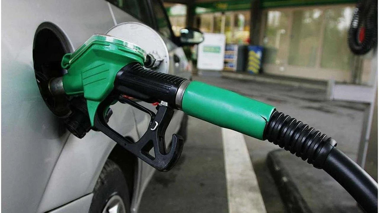 Akaryakıtta Çifte İndirim Fırsatı Bekleniyor