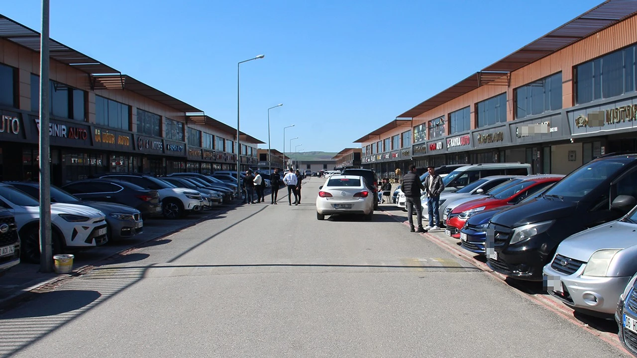İkinci El Otomobil Piyasasında Durgunluk: Galericiler Endişeli