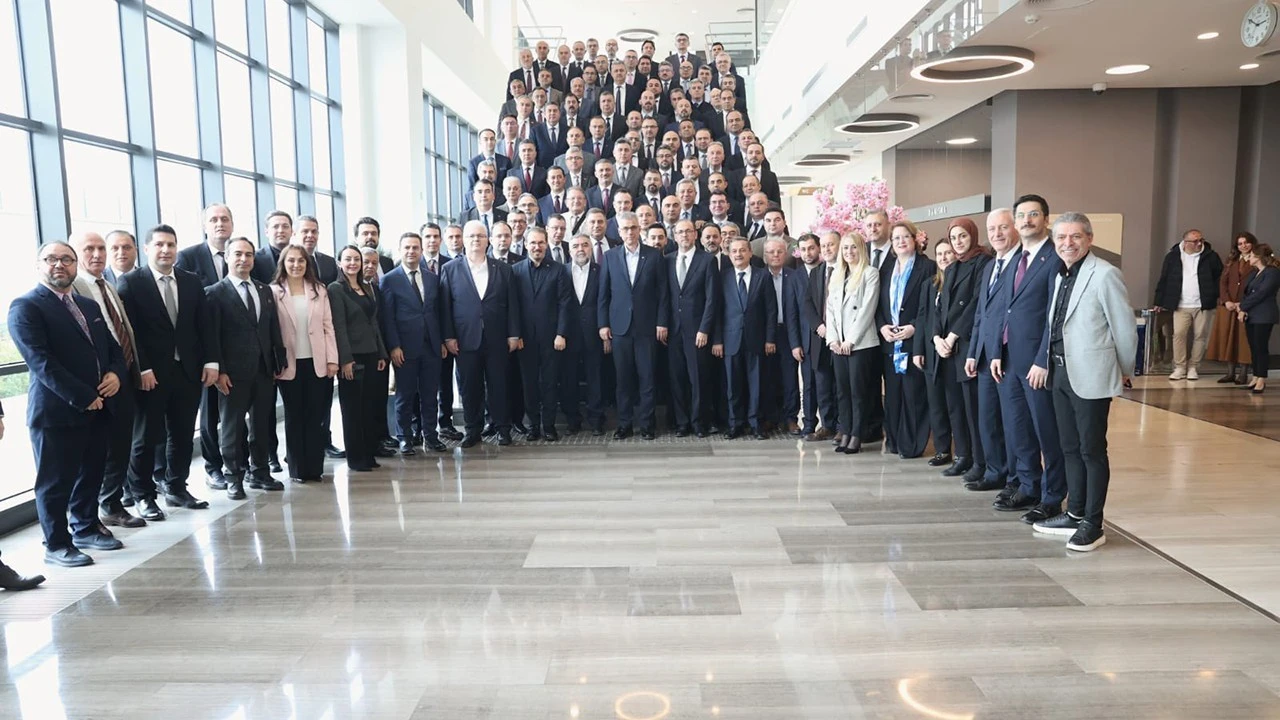 İstanbul’da Sağlık Müdürleri Toplandı: Yatırımlar ve Hizmetler Ele Alındı