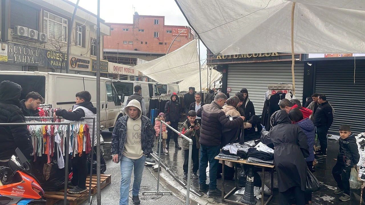 Batman’da Bayram Coşkusu: Alışveriş Hazırlıkları Tüm Hızıyla Devam Ediyor