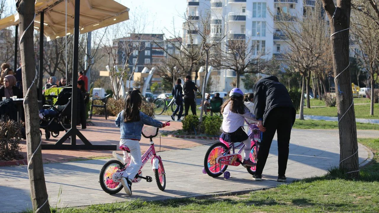 Batman’da Güneşli Hava Parklara Olan Talebi Artırdı