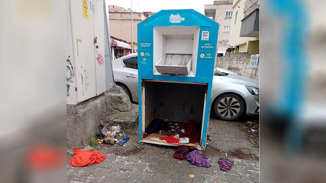 Raman Mahallesi’ndeki Giysi Kumbarası İhtiyaç Sahiplerine Yardım Edemiyor