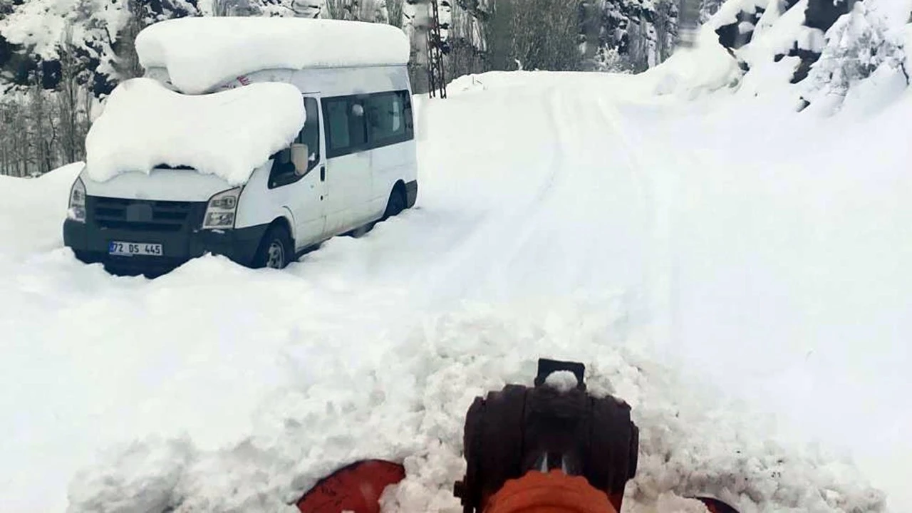 Batman’da Yoğun Kar Yağışı 45 Köy Yolunu Kapattı