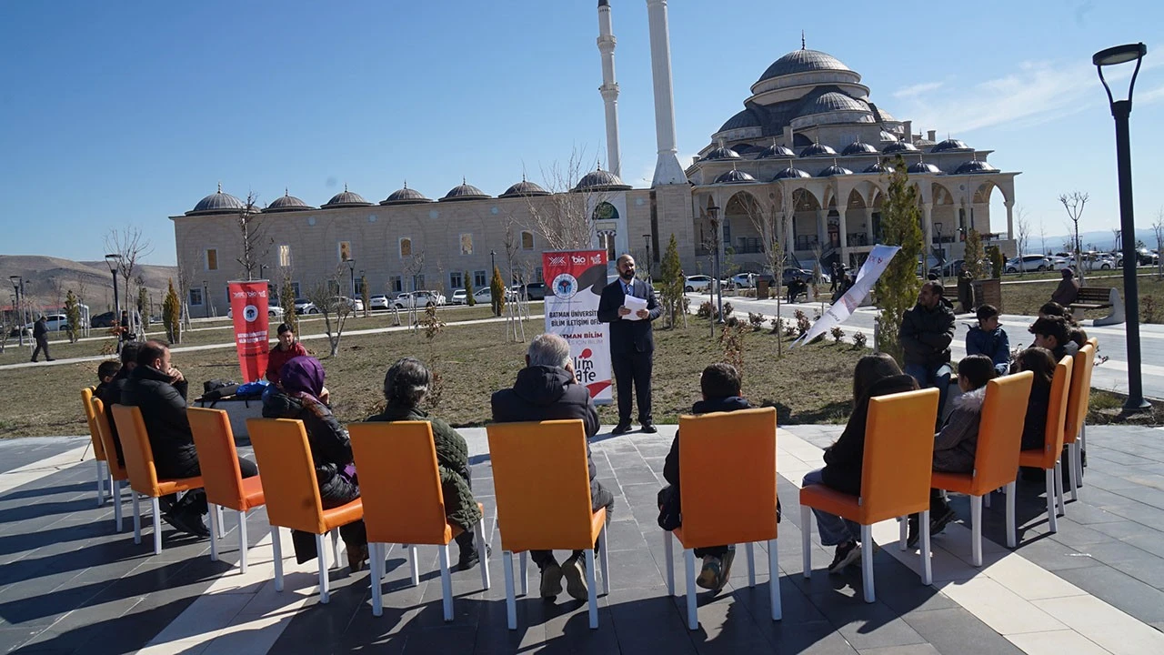 Velilerin Yapay Zekâ ile Tanıştığı Etkinlikte Bilimsel Sohbetler Yapıldı