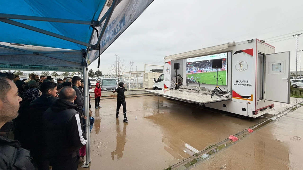 Taraftarlar Stadyum Dışında Maç Keyfi Yaşadı