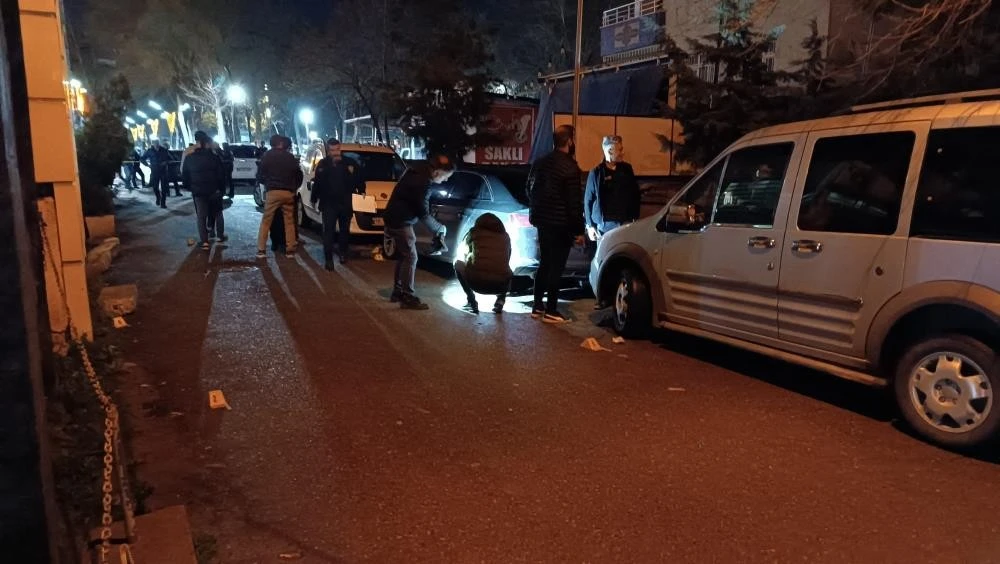 Bahçelievler’de Silahlı Kavga: Genç Ağır Yaralandı