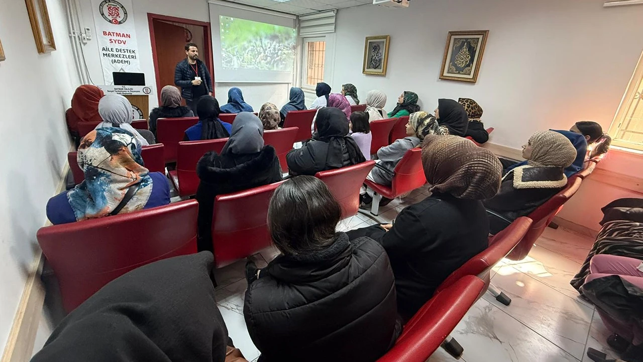 Ailelerin Dijital Dünyada Daha Güçlü Olmasını Sağlayan Eğitim Programı Tamamlandı