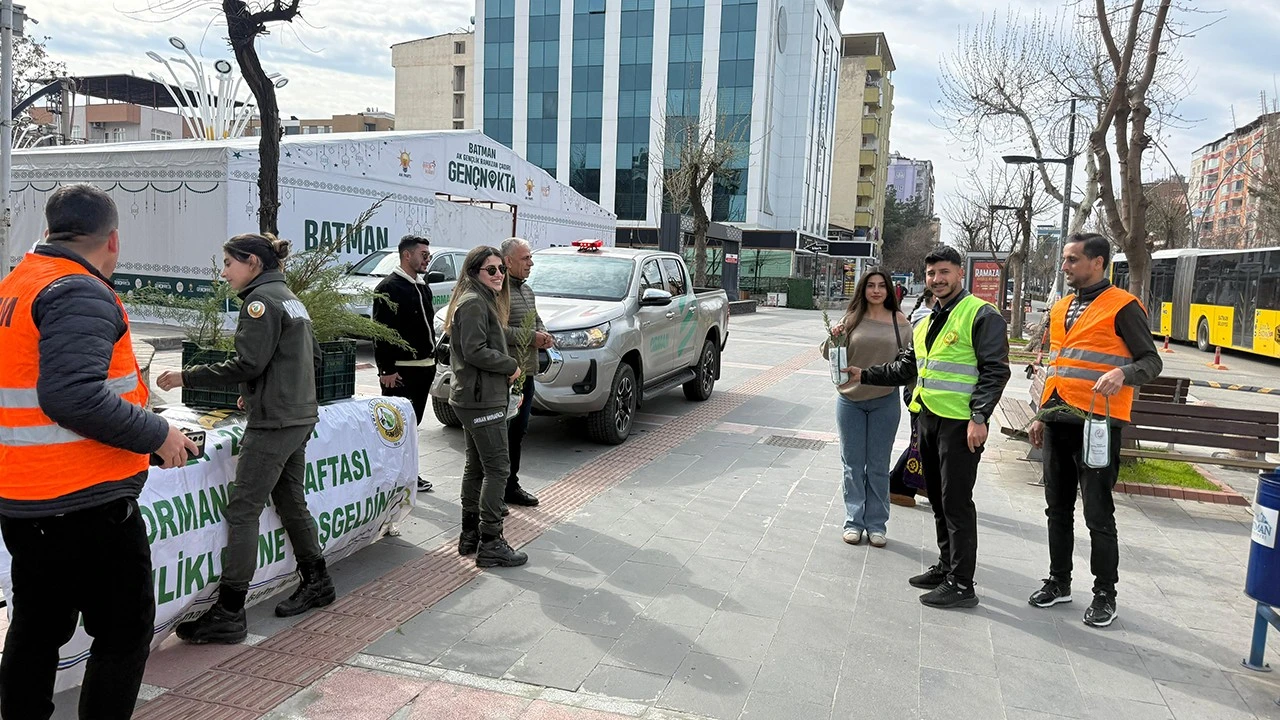 Batman’da Vatandaşlara Ücretsiz Fidan Dağıtımı Gerçekleşti