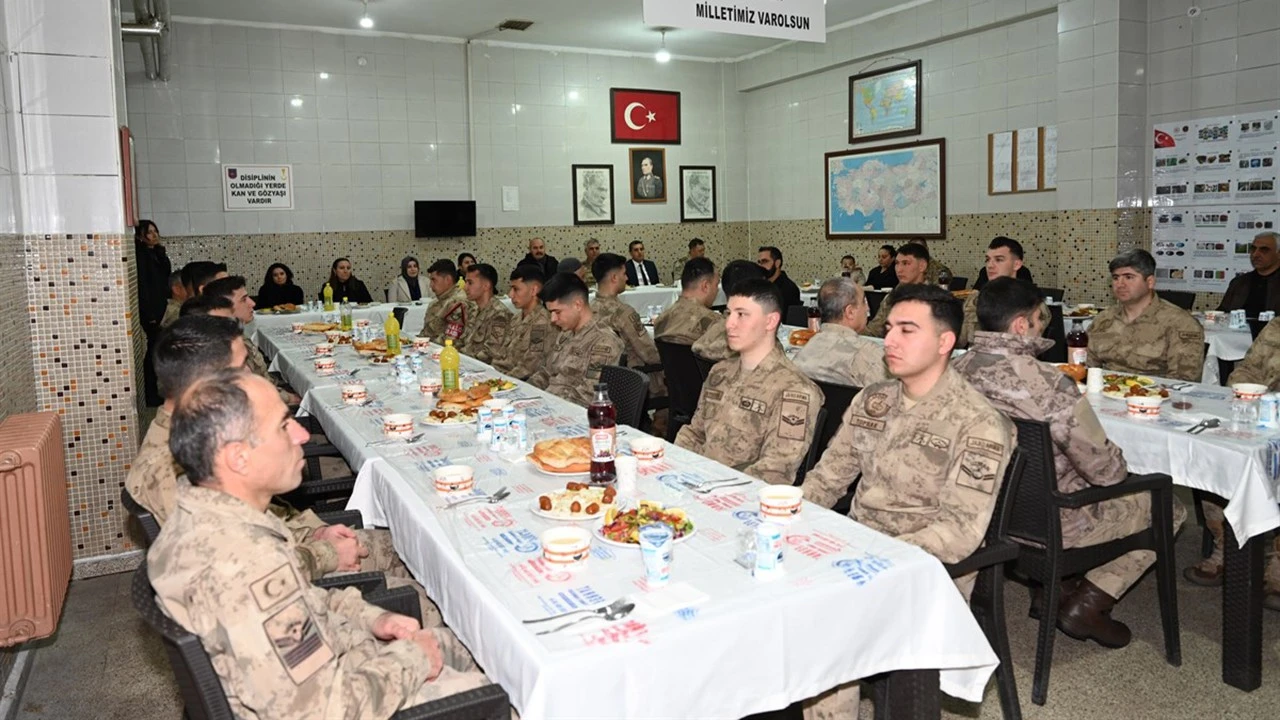Kozluk’ta Askerlerle İftar Buluşması Gerçekleşti