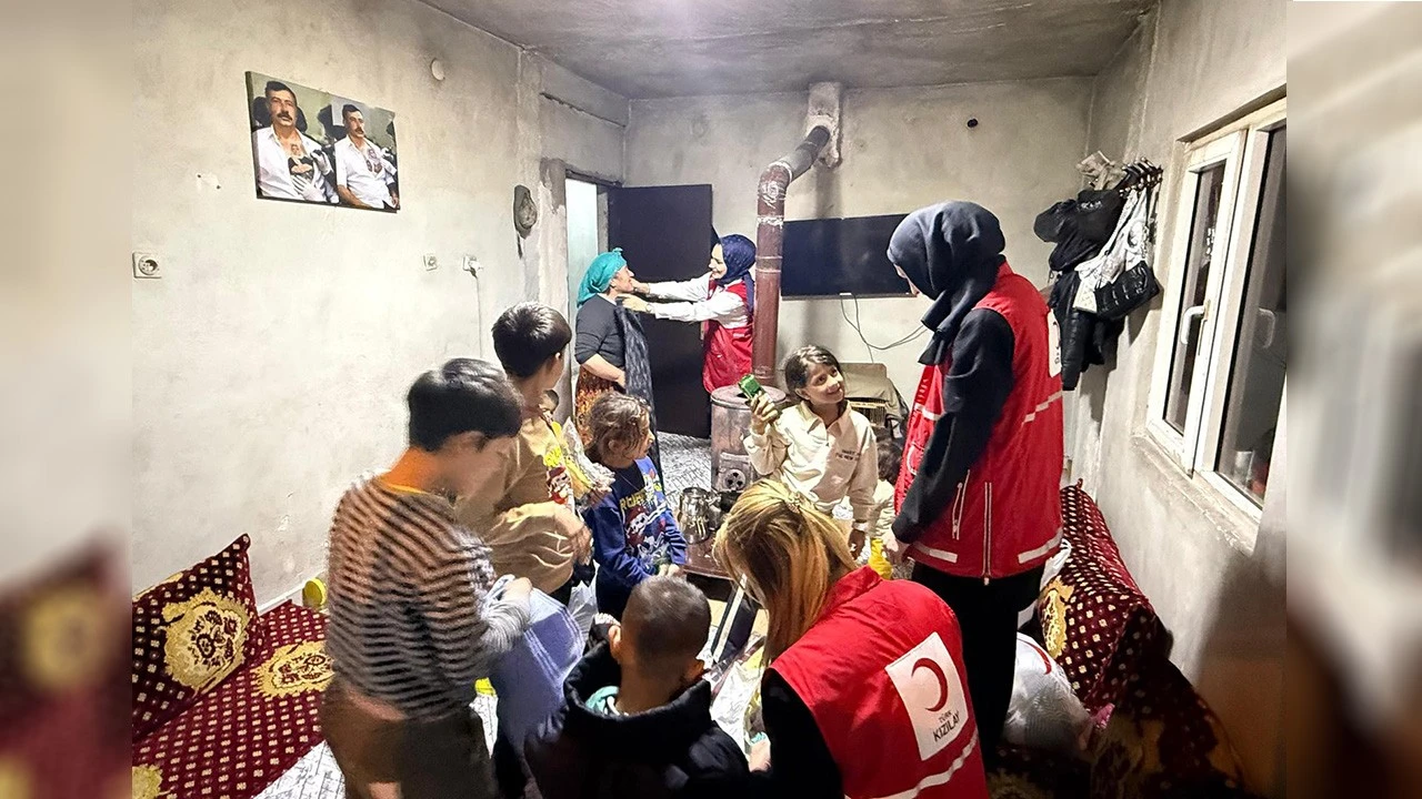 Batman Kızılayı, Ramazan’da 3 Bin Aileye Yardım Eli Uzattı