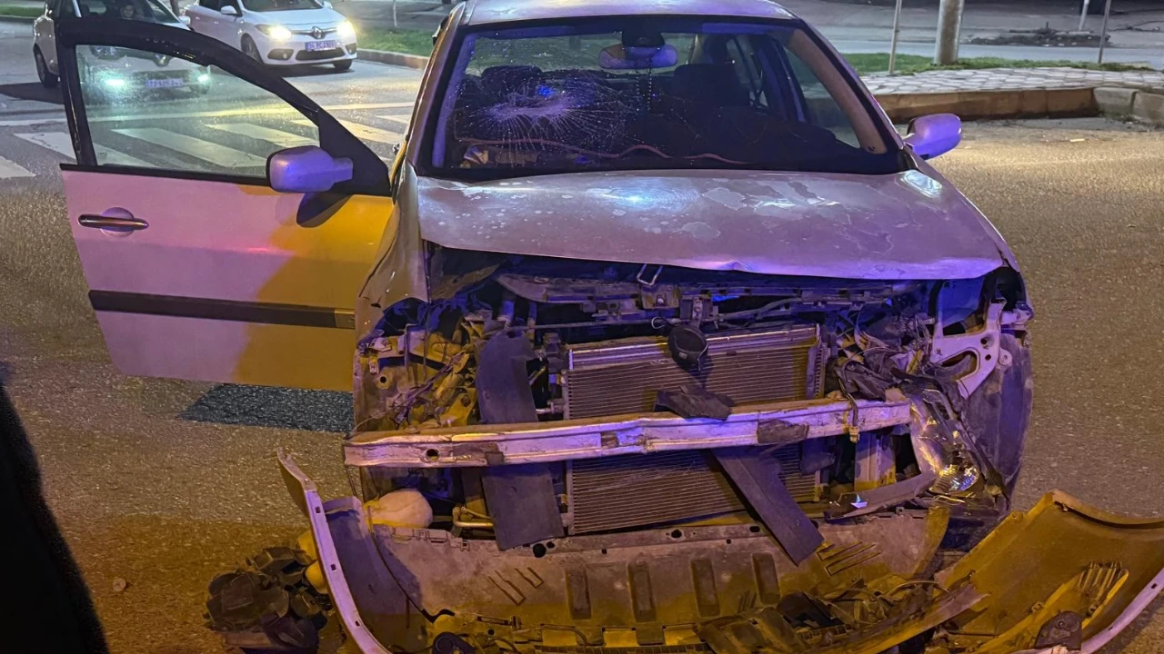 Tekel Kavşağı’nda Akşam Vakti Kazası: Maddi Hasar Oluştu