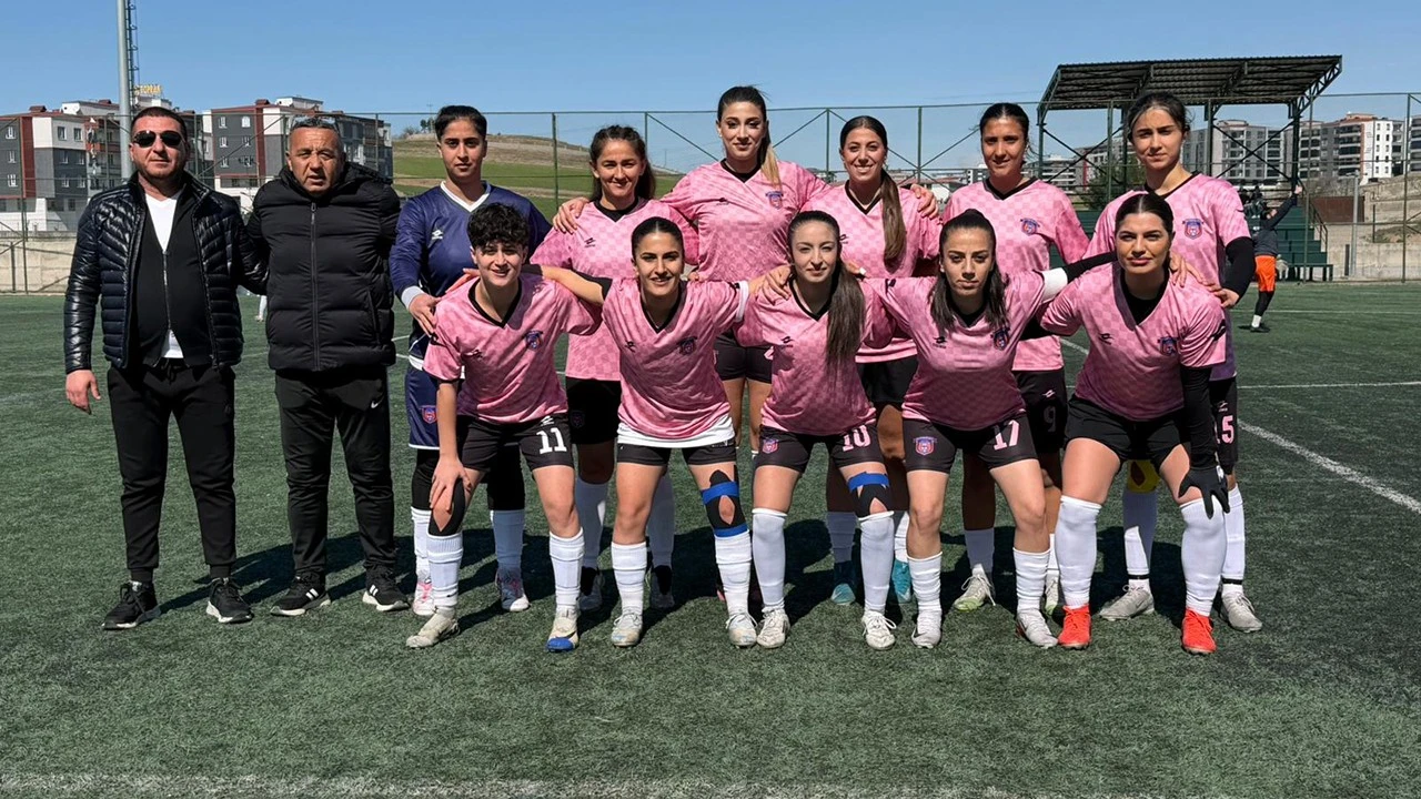 Batman Belediyespor Kadın Futbol Takımı Play-Off’a Yükseldi