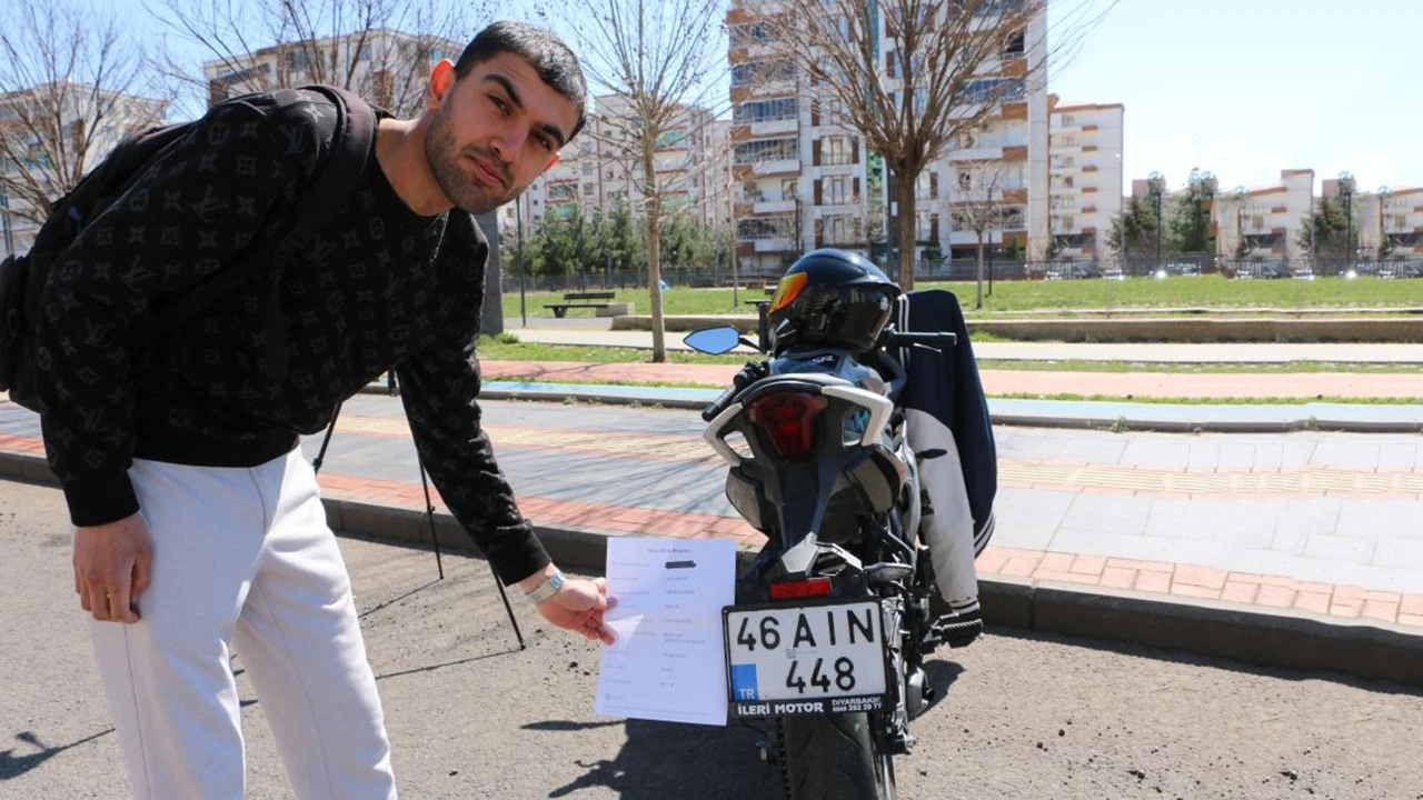 Motosiklet Sürücüsüne Emniyet Kemerinden Cezayı Şaşkınlıkla Karşıladı